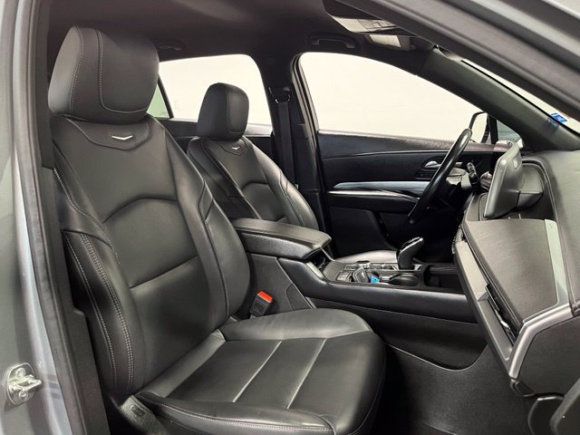 Used 2025 Cadillac XT4 Premium Luxury FWD image 10