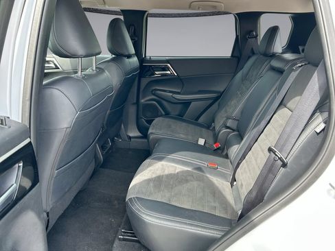 Used 2024 Mitsubishi Outlander SE FWD image 30