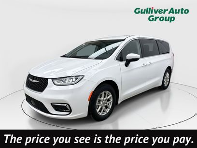 Used 2023 Chrysler Pacifica Touring-L