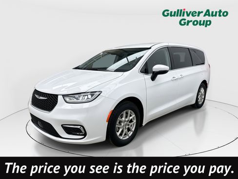Used 2023 Chrysler Pacifica Touring-L image 1