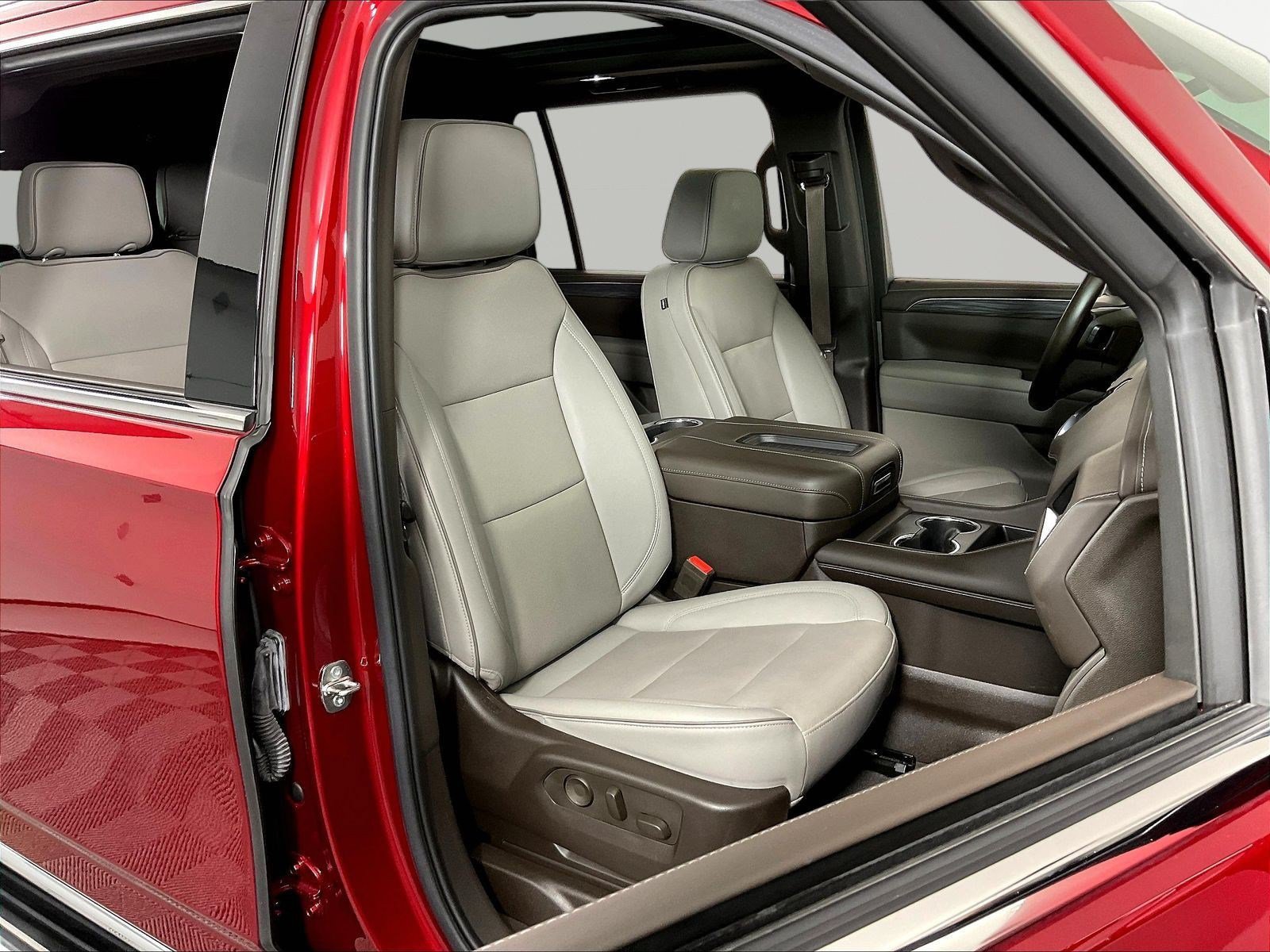 Used 2023 GMC Yukon XL SLT w/ SLT Premium Package AWD/4WD image 30