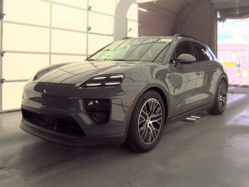 Used 2025 Porsche Macan Electric RWD image 9