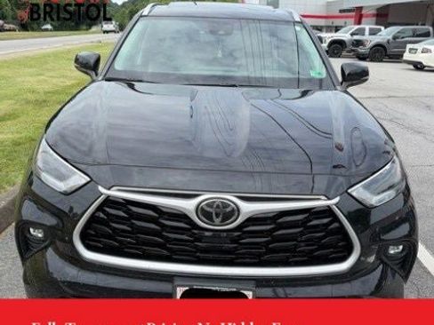 Used 2021 Toyota Highlander XLE AWD/4WD image 9
