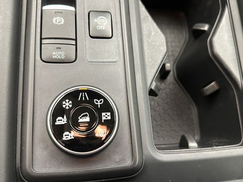 Used 2024 Nissan Pathfinder S AWD/4WD image 20