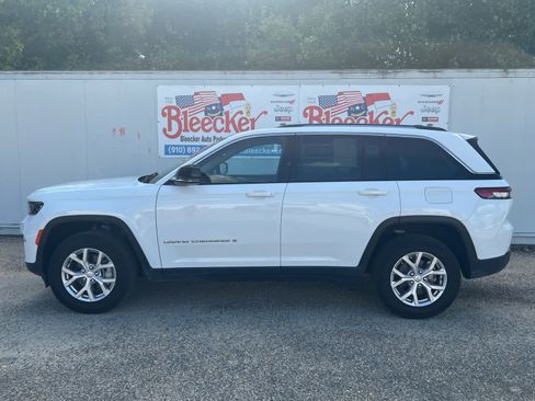 Used 2022 Jeep Grand Cherokee Limited image 7