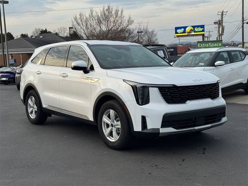 Certified 2025 Kia Sorento LX image 1