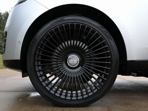 Used 2025 Land Rover Range Rover SE image 7