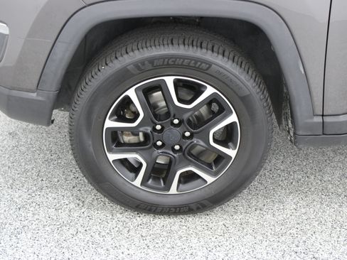 Used 2020 Jeep Compass Trailhawk AWD/4WD image 11