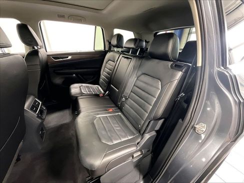 Used 2025 Volkswagen Atlas SEL AWD/4WD image 15