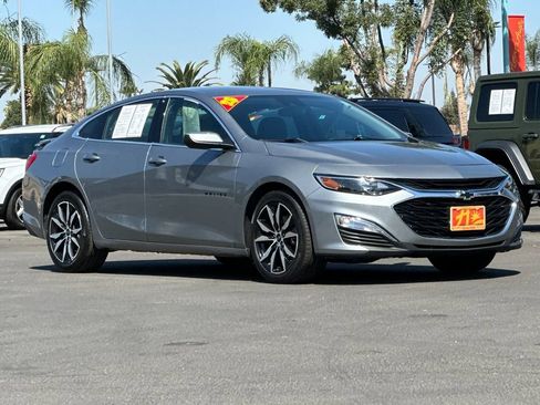 Used 2025 Chevrolet Malibu RS FWD image 1