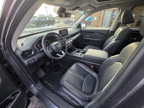 Used 2024 Honda Pilot Touring image 11