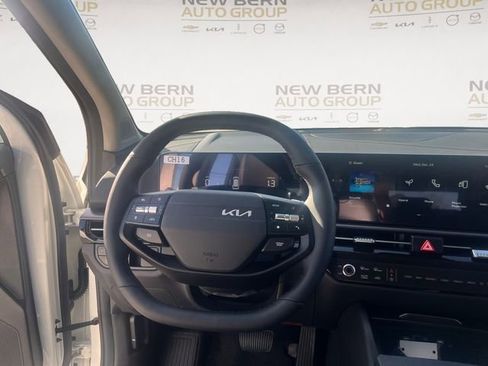 New 2026 Kia Sportage EX AWD/4WD image 12