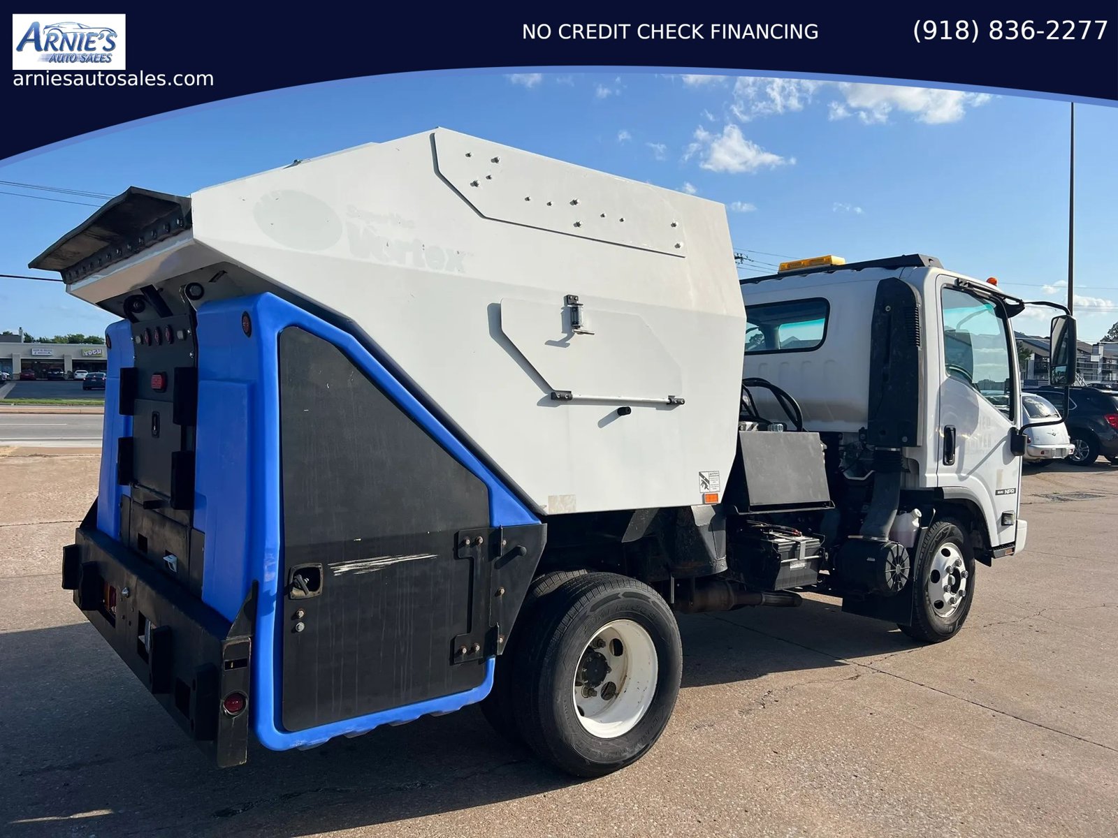 Used 2016 Isuzu NPR RWD image 3