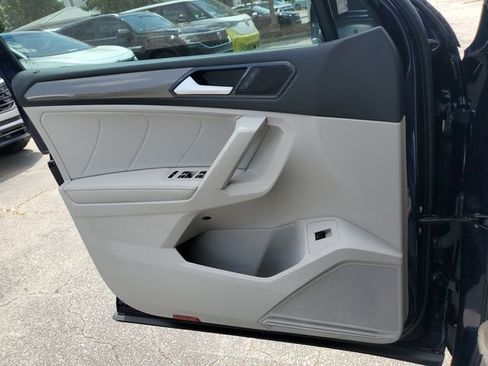 Certified 2024 Volkswagen Tiguan SE FWD image 33