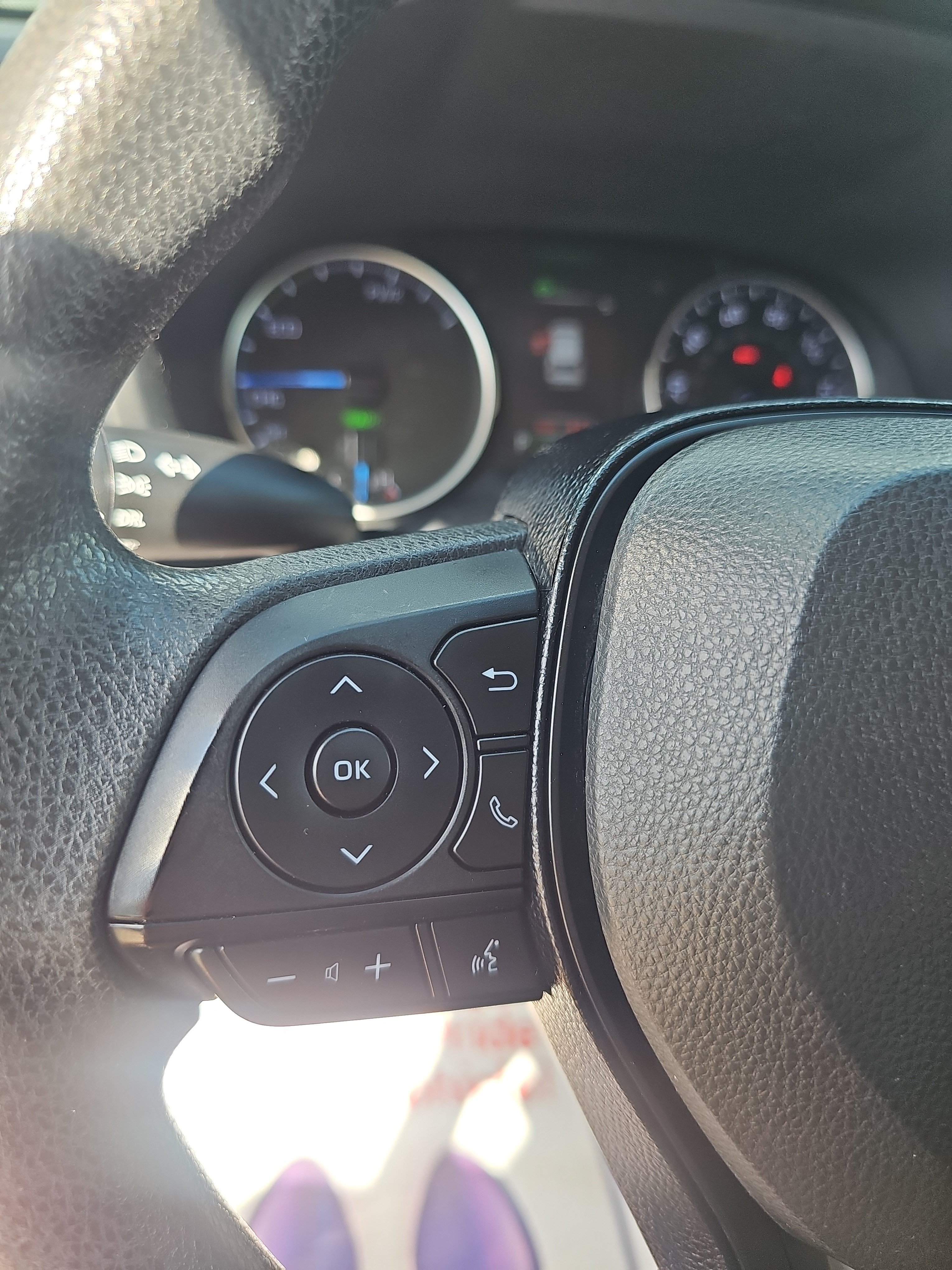 Used 2019 Toyota RAV4 LE w/ Carpet Mat Package AWD/4WD image 24