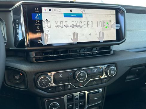 New 2026 Jeep Gladiator Sport AWD/4WD image 20