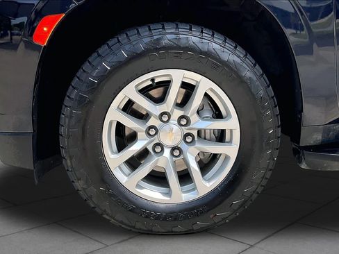 Used 2023 Chevrolet Suburban LT w/ Luxury Package AWD/4WD image 11