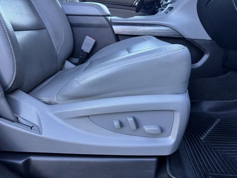 Used 2018 Chevrolet Suburban LT image 18