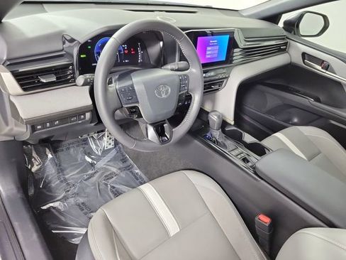 Used 2025 Toyota Camry SE FWD image 18