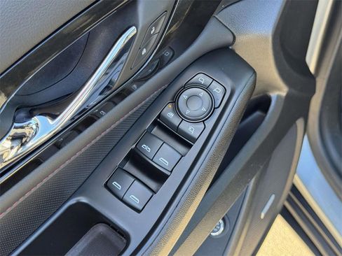 Used 2023 Chevrolet Traverse RS image 15