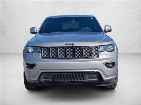 Used 2020 Jeep Grand Cherokee Altitude image 2