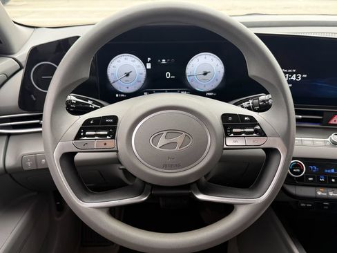 Used 2024 Hyundai Elantra SEL FWD image 18