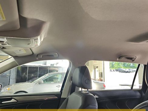 Used 2023 Volkswagen Tiguan SE FWD image 18
