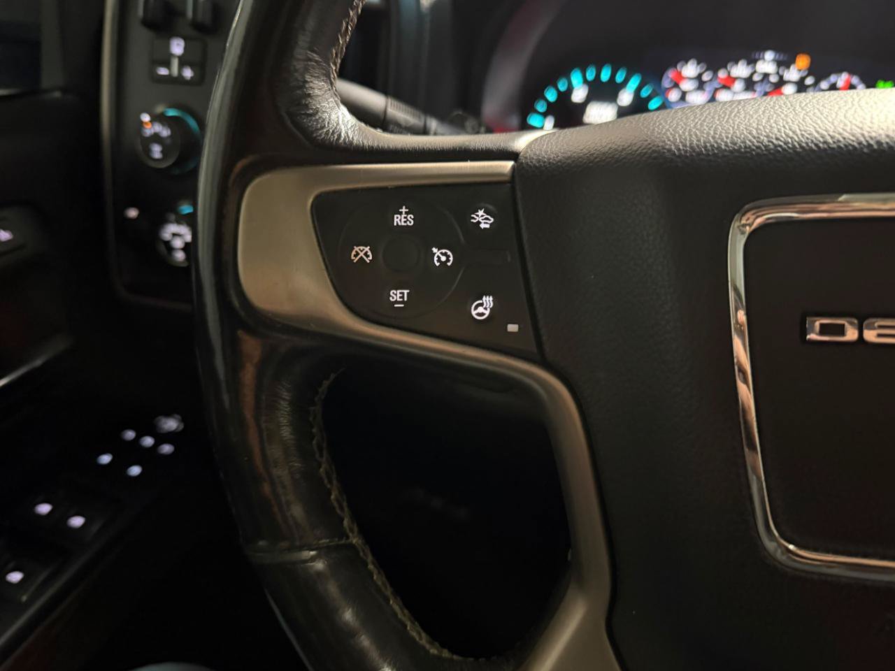 Used 2018 GMC Sierra 2500 Denali w/ Suspension Package, Off-Road AWD/4WD image 30
