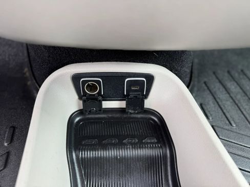 Used 2019 Chrysler Pacifica Touring-L FWD image 18