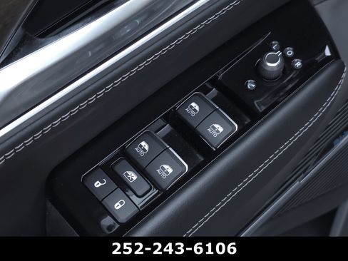 Used 2022 Jeep Grand Wagoneer Series II AWD/4WD image 41