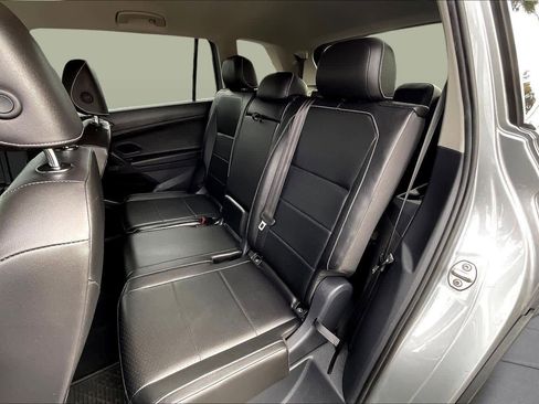 Used 2021 Volkswagen Tiguan SE image 19