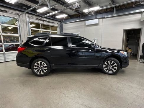 Used 2015 Subaru Outback 3.6R Limited image 6