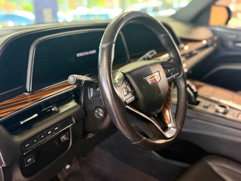 Used 2021 Cadillac Escalade Luxury AWD/4WD image 19