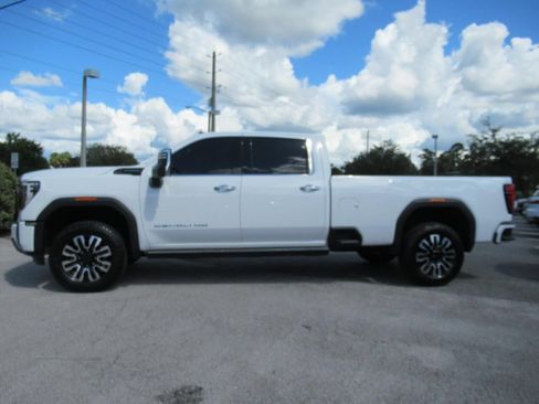 Used 2024 GMC Sierra 3500 Denali Ultimate AWD/4WD image 4