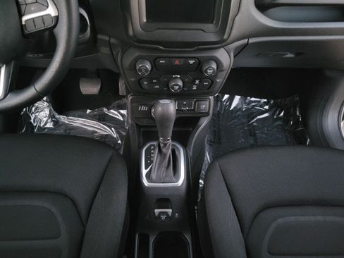 Used 2019 Jeep Renegade Latitude w/ Cold Weather Group AWD/4WD image 28