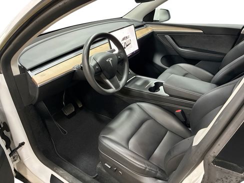 Certified 2023 Tesla Model Y AWD image 9