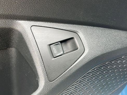 Used 2025 Volkswagen Jetta SE FWD image 11