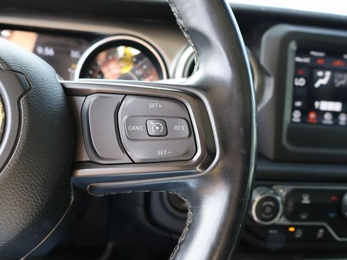 Used 2021 Jeep Gladiator Sport image 28