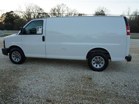 Used 2010 Chevrolet Express 1500 image 10