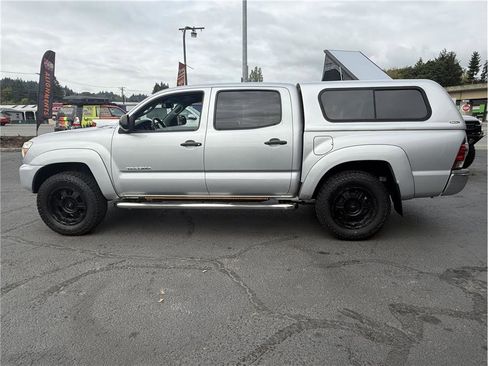 Used 2013 Toyota Tacoma Lifted Falken A/T Tires w/ SR5 Pkg image 6
