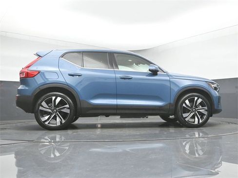 Used 2023 Volvo XC40 B5 Ultimate w/ Protection Package Premier image 49