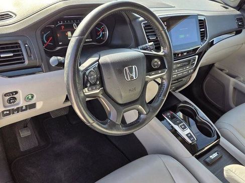 Used 2019 Honda Pilot Touring image 11