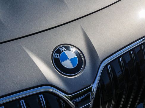 New 2026 BMW 740i w/ Premium Package RWD image 11