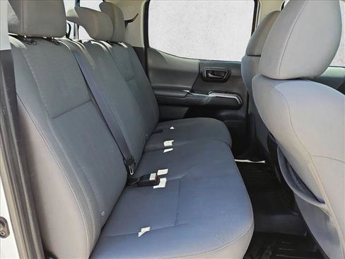 Used 2017 Toyota Tacoma SR5 AWD/4WD image 18