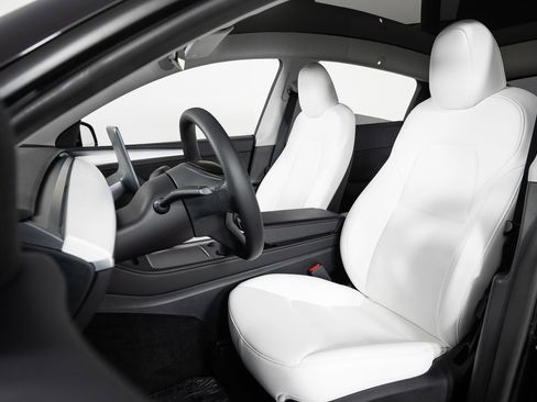 Used 2023 Tesla Model Y Long Range image 15