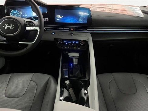 Certified 2025 Hyundai Elantra Limited image 12