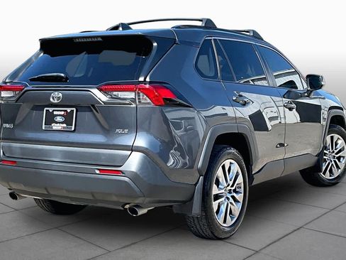 Used 2019 Toyota RAV4 XLE Premium FWD image 7