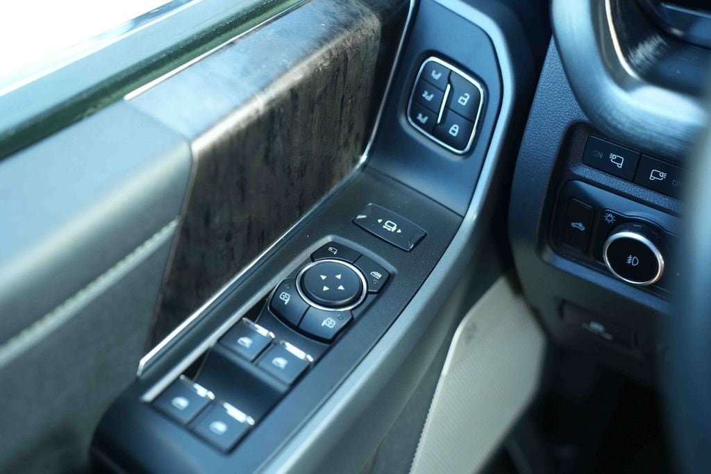 Used 2024 Ford F350 Lariat w/ Chrome Package AWD/4WD image 29