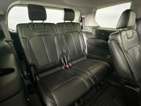 Used 2023 Jeep Grand Cherokee L Limited image 28