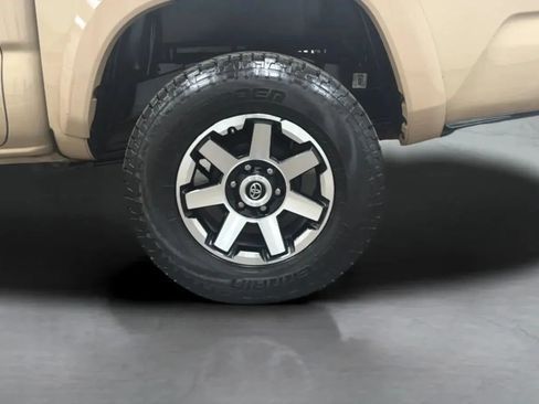 Used 2017 Toyota Tacoma Limited w/ Tow Package RWD image 29